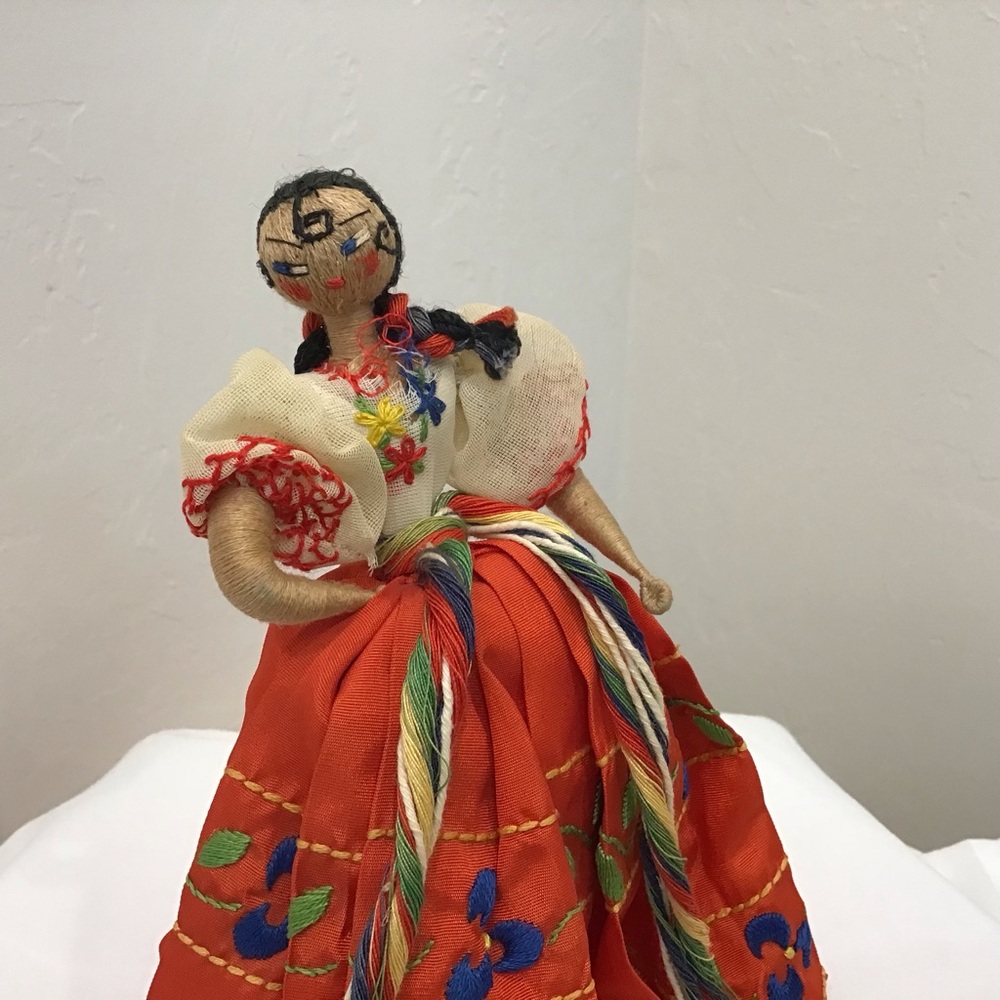 1944 Vintage  Joly Pat Mexican Senorita Folk Art Doll – Collector’s Piece - Picture 4 of 5